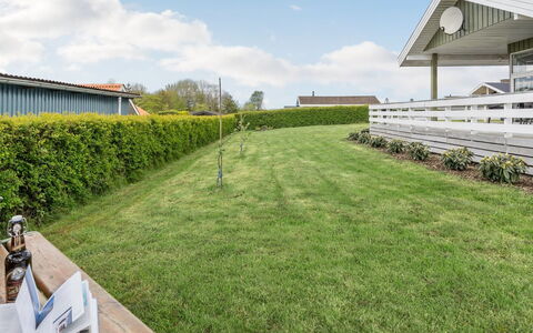 Guldborg - 400M to the Fjord: Græs, Land Lot, Lawn, Have, Bunddække, Landscaping, Eng, Skygge, Gård