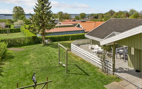 Guldborg - 400M to the Fjord: Boligområde, Hus, Hjem, Tag, Estate, Lawn, Sommerhus, Have, Gård, Sidespor