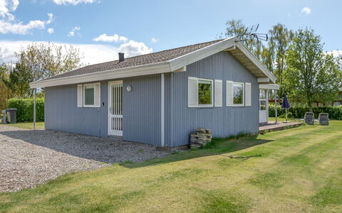 Denahi - 400M to the Fjord: Møbel, Bord, Udendørs Møbler, Udendørs Bord, Stol, Bejdse, Skygge, Backyard, Sommerhus, Køkken & Spisebord