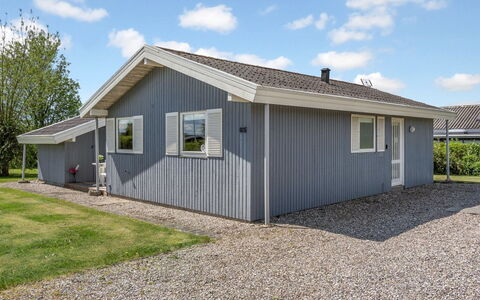 Denahi - 400M to the Fjord: Møbel, Bord, Udendørs Møbler, Udendørs Bord, Stol, Bejdse, Skygge, Backyard, Sommerhus, Køkken & Spisebord