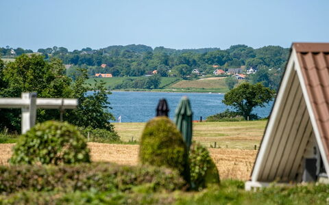 Ofelia - 500M to the Fjord: Møbel, Indretning, Gulvbelægning, Træ, Etage, Loft, Trægulve, Stol, Bord, Belysning