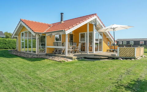 Susse - 400M to the Fjord: Møbel, Bord, Udendørs Møbler, Udendørs Bord, Stol, Bejdse, Skygge, Backyard, Sommerhus, Køkken & Spisebord