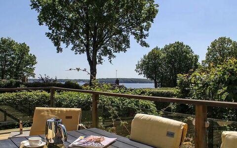 Engelke - 150M from the Sea: Boligområde, Tag, Forstad, Indkørsel, Estate, Skorsten