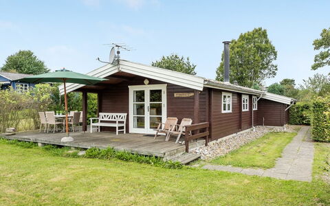 Gudmunde - 200M from the Sea: Møbel, Indretning, Gulvbelægning, Træ, Etage, Loft, Trægulve, Stol, Bord, Belysning