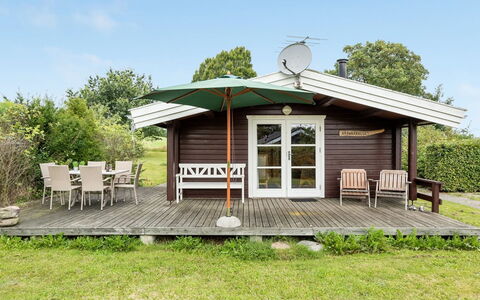 Gudmunde - 200M from the Sea: Møbel, Indretning, Gulvbelægning, Træ, Etage, Loft, Trægulve, Stol, Bord, Belysning