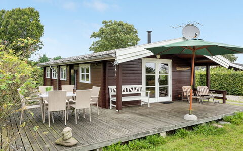 Gudmunde - 200M from the Sea: Møbel, Indretning, Gulvbelægning, Træ, Etage, Loft, Trægulve, Stol, Bord, Belysning
