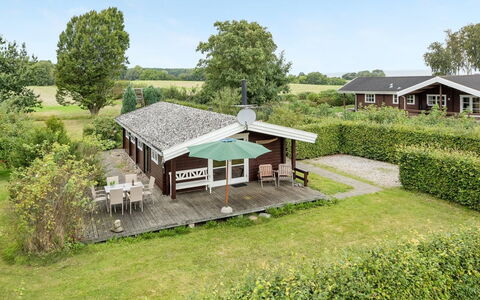 Gudmunde - 200M from the Sea: Møbel, Indretning, Gulvbelægning, Træ, Etage, Loft, Trægulve, Stol, Bord, Belysning