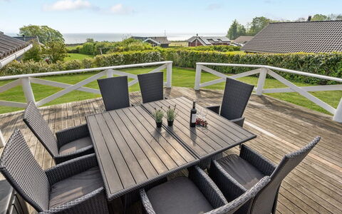 Annvy - 200M from the Sea: Møbel, Indretning, Gulvbelægning, Træ, Etage, Loft, Trægulve, Stol, Bord, Belysning