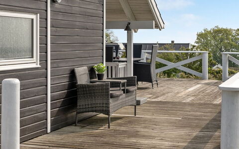Annvy - 200M from the Sea: Møbel, Indretning, Gulvbelægning, Træ, Etage, Loft, Trægulve, Stol, Bord, Belysning