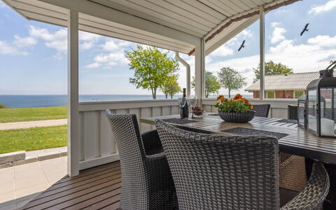 Anastacia - 75M from the Sea: Hus, Hjem, Tag, Boligområde, Sommerhus, Estate, Stuehus, Lawn, Landscaping, Sidespor