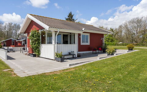 Anastacia - 75M from the Sea: Hus, Hjem, Tag, Boligområde, Sommerhus, Estate, Stuehus, Lawn, Landscaping, Sidespor