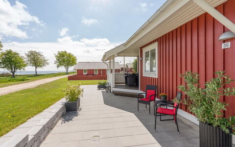 Anastacia - 75M from the Sea: Hus, Hjem, Tag, Boligområde, Sommerhus, Estate, Stuehus, Lawn, Landscaping, Sidespor