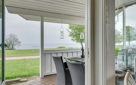 Anastacia - 75M from the Sea: Hus, Hjem, Tag, Boligområde, Sommerhus, Estate, Stuehus, Lawn, Landscaping, Sidespor