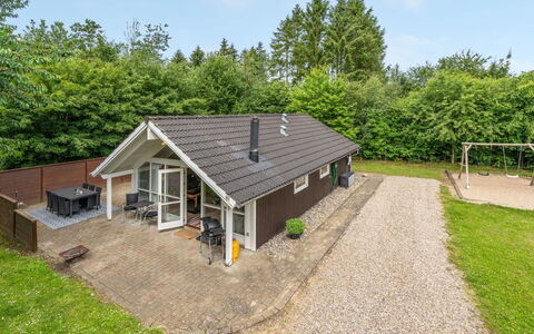 Melisa - 28Km from the Sea: Hjem, Sommerhus, Veranda, Hårdttræ, Sidespor, Dæk, Skygge, Planke, Estate, Garden Bygninger