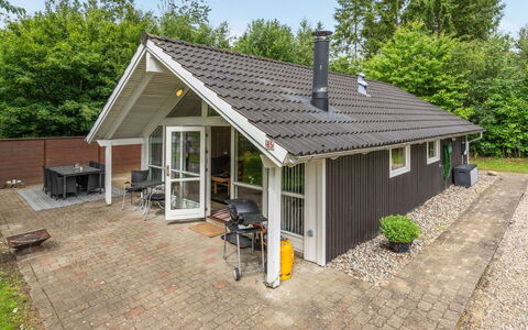 Melisa - 28Km from the Sea: Sommerhus, Hjem, Hus, Tag, Veranda, Estate, Sidespor, Garden Bygninger, Stuehus, Gård