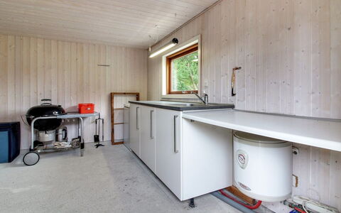 Arvi - 30Km from the Sea: Blå, Svømmepøl, Møbel, Udendørs Møbler, Udvej, Stol, Skygge, Eco Hotel, Blomsterkrukke