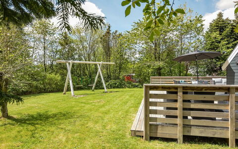 Aleide - 29Km from the Sea: Busk, Have, Skygge, Lawn, Hårdttræ, Planke, Backyard, Gård, Eng, Landscaping