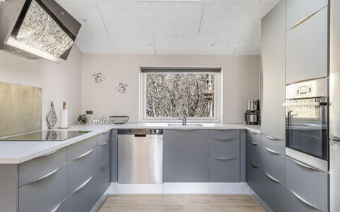 Eylar - 28Km from the Sea: Køkken, Indretning, Køkken Apparat, Countertop, Gulvbelægning, Loft, Større Bandage, Cabinetry, Husholdningsapparat, Lysarmatur