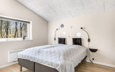 Eylar - 28Km from the Sea: Soveværelse, Loft, Indretning, Seng, Gulvbelægning, Sengetøj, Sengetøj, Etage, Møbel, Bed Frame