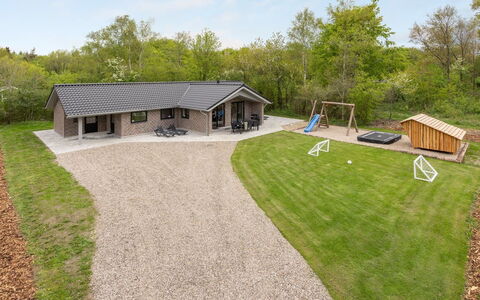Eylar - 28Km from the Sea: Hus, Sommerhus, Tag, Garden Bygninger, Skygge, Skur, Backyard, Udendørs Møbler, Gård, Lawn