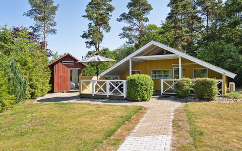 Hannelise - 30Km from the Sea: Hus, Tag, Sommerhus, Hjem, Skygge, Estate, Have, Garden Bygninger, Landscaping, Veranda
