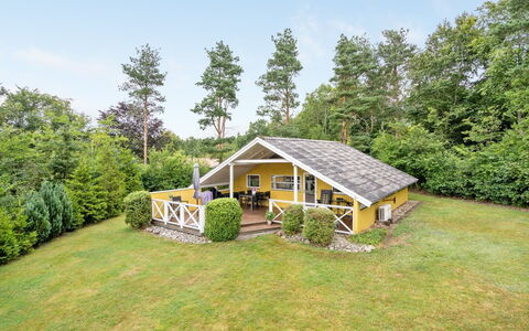 Hannelise - 30Km from the Sea: Hjem, Sommerhus, Veranda, Hårdttræ, Sidespor, Dæk, Skygge, Planke, Estate, Garden Bygninger