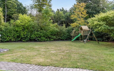 Hannelise - 30Km from the Sea: Græs, Busk, Have, Land Lot, Lawn, Skygge, Landscaping, Backyard, Parkere