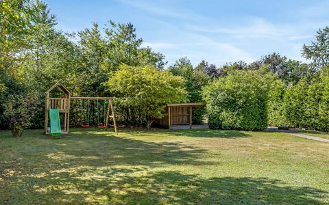 Hannelise - 30Km from the Sea: Græs, Busk, Have, Land Lot, Lawn, Skygge, Backyard, Landscaping, Gård, Parkere