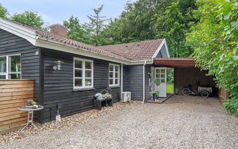 Helghi - 30Km from the Sea: Loft, Gulvbelægning, Indretning, Etage, Kompositmateriale, Møbel, Udvej, Hotel, Design, Dagslys