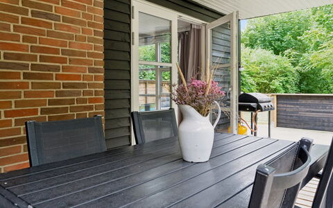 Helghi - 30Km from the Sea: Loft, Gulvbelægning, Indretning, Etage, Kompositmateriale, Møbel, Udvej, Hotel, Design, Dagslys