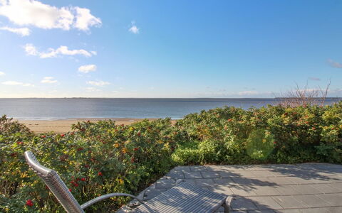 Erno - 20M from the Sea: Hus, Hjem, Boligområde, Tag, Sommerhus, Land Lot, Estate, Gård, Have, Sidespor