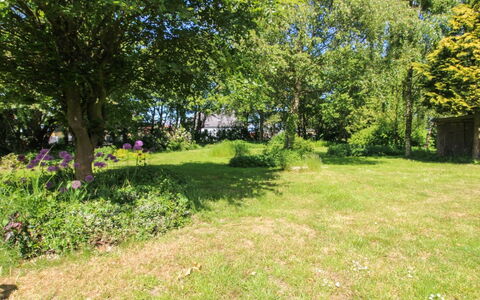 Lokke - 19Km from the Sea: Træ, Tag, Arkitektur, Hjem, Hus, Sommerhus, Sidespor, Hårdttræ, Hældning, Estate