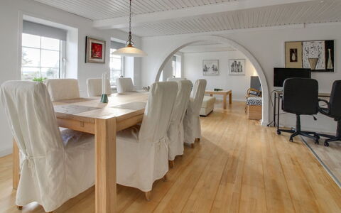 Lokke - 19Km from the Sea: Træ, Tag, Arkitektur, Hjem, Hus, Sommerhus, Sidespor, Hårdttræ, Hældning, Estate