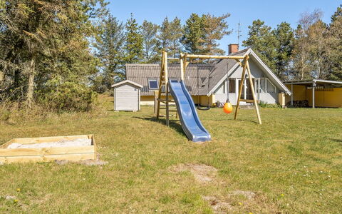 Ødke - 3.5Km from the Sea: Legetøjsrutsjebane, Land Lot, Have, Lawn, Backyard, Sommerhus, Skygge, Gård, Chute, Garden Bygninger