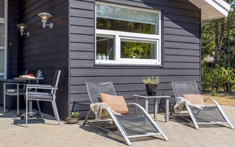 Gylla - 12Km from the Sea: Møbel, Indretning, Gulvbelægning, Træ, Etage, Loft, Trægulve, Stol, Bord, Belysning