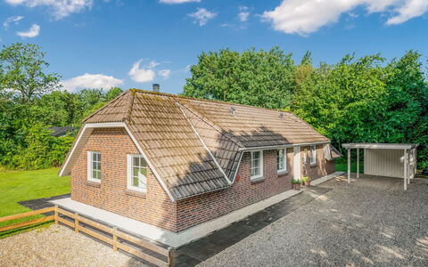 Prohor - 10.5Km from the Sea: Tag, Hus, Hjem, Sommerhus, Dør, Sidespor, Dæk, Veranda, Planke, Hårdttræ