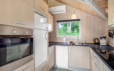 Tecla - 12Km from the Sea: Køkken, Træ, Køkken Apparat, Indretning, Countertop, Større Bandage, Gulvbelægning, Loft, Hjem, Møbel
