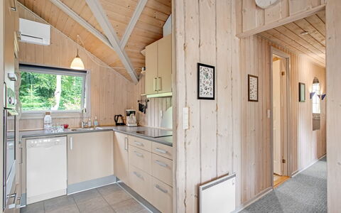 Tecla - 12Km from the Sea: Træ, Indretning, Køkken, Loft, Hjem, Gulvbelægning, Countertop, Etage, Værelse, Bejdse