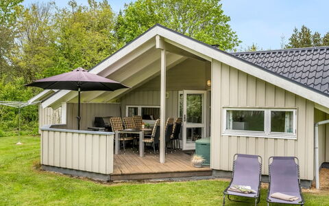 Torben - 10Km from the Sea: Sommerhus, Estate, Gård, Skygge, Sidespor, Garden Bygninger, Hårdttræ, Veranda, Backyard, Dæk
