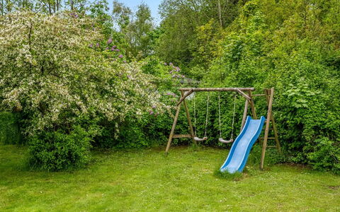 Torben - 10Km from the Sea: Busk, Have, Bunddække, Lawn, Forår, Skygge, Backyard, Eng, Gård