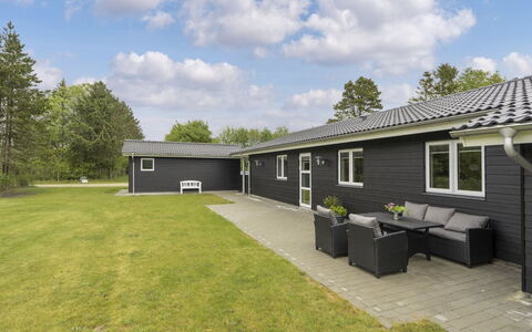 Gardi - 14Km from the Sea: Græs, Hus, Tag, Hjem, Sommerhus, Busk, Land Lot, Landdistrikt, Stuehus, Bunddække