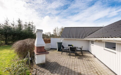 Edvardsine - 12Km from the Sea: Tag, Hus, Land Lot, Hjem, Sommerhus, Estate, Garden Bygninger, Skygge, Bjælkehytte, Landscaping