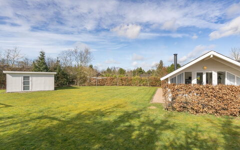 Edvardsine - 12Km from the Sea: Tag, Hus, Land Lot, Hjem, Sommerhus, Estate, Garden Bygninger, Skygge, Bjælkehytte, Landscaping