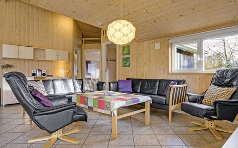 Tyki - 12Km from the Sea: Træ, Loft, Hjem, Hus, Indretning, Møbel, Sommerhus, Stue, Værelse, Lysarmatur