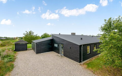 Weike - 950M to the Fjord: Træ, Plantesamfund, Land Lot, Skygge, Naturmateriale, Garden Bygninger, Skur, Udendørs Struktur, Bjælkehytte