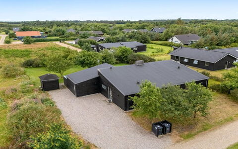 Weike - 950M to the Fjord: Træ, Plantesamfund, Land Lot, Skygge, Naturmateriale, Garden Bygninger, Skur, Udendørs Struktur, Bjælkehytte