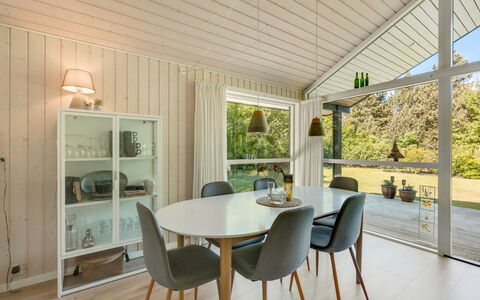 Elevine - 300M to the Fjord: Træ, Indretning, Gulvbelægning, Loft, Møbel, Køkken & Spisebord, Etage, Hjem, Spisestue, Trægulve