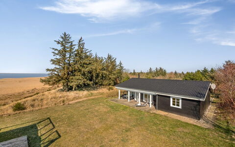Bjart - 50M to the Fjord: Træ, Tag, Arkitektur, Hjem, Hus, Sommerhus, Sidespor, Hårdttræ, Hældning, Estate
