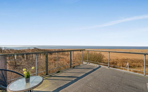 Bjart - 50M to the Fjord: Træ, Tag, Arkitektur, Hjem, Hus, Sommerhus, Sidespor, Hårdttræ, Hældning, Estate