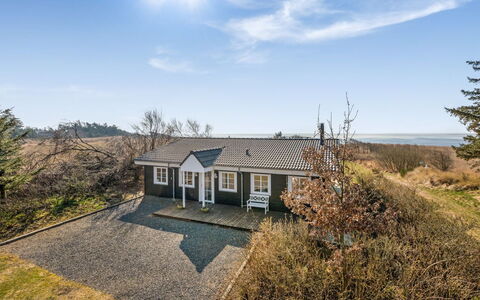 Bjart - 50M to the Fjord: Træ, Tag, Arkitektur, Hjem, Hus, Sommerhus, Sidespor, Hårdttræ, Hældning, Estate